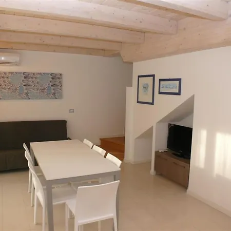 A Peaceful Retreat For Seven Guests In Apartament